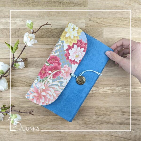 Pochette livre broché > 28€