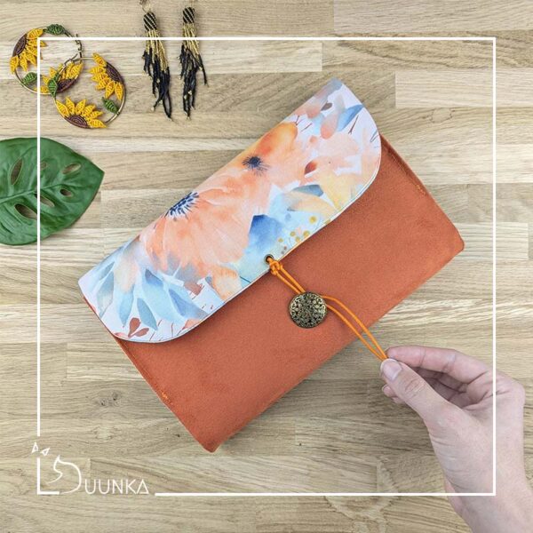 Pochette livre broché > 28€