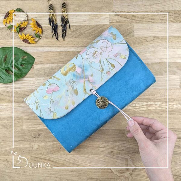 Pochette livre broché > 28€