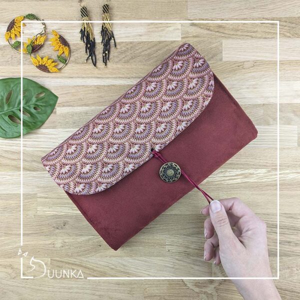 Pochette livre broché > 28€