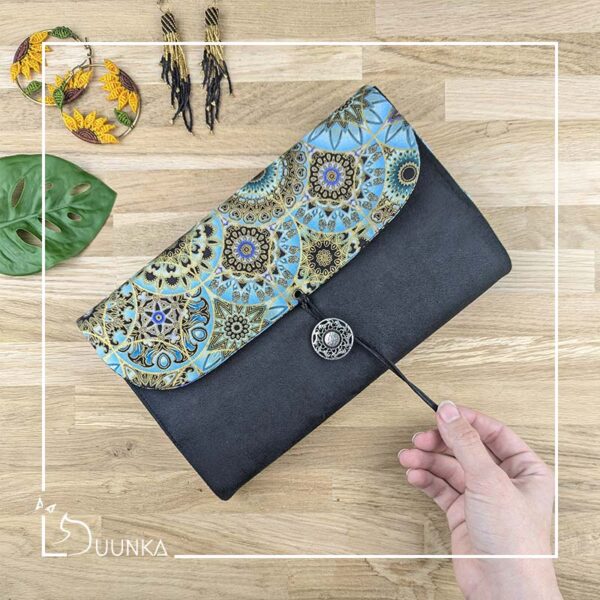 Pochette livre broché > 28€