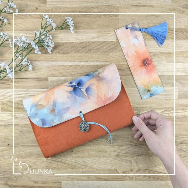 Pochette livre broché + marque page > 40€