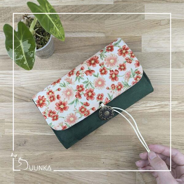 Pochette livre de poche > 24€