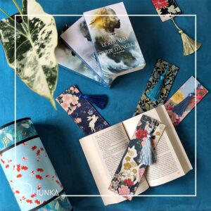marque-page en tissu japonais fait main dans un livre