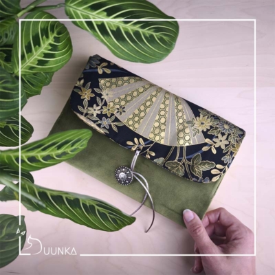 Pochette livre broché > 28€