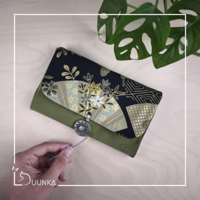 Pochette livre de poche > 24€